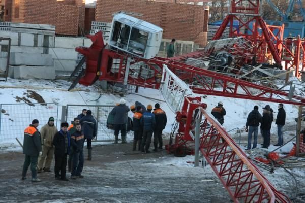 ЧП в Минске: на проезжую часть рухнул башенный кран 124470_10_350