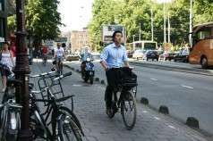 Как пересадить людей с автомобилей на велосипеды. Репортаж abw.by из Амстердама
