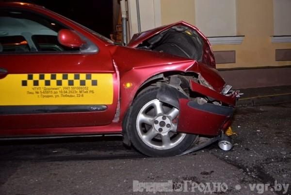 В Гродно столкнулись два автомобиля-такси
