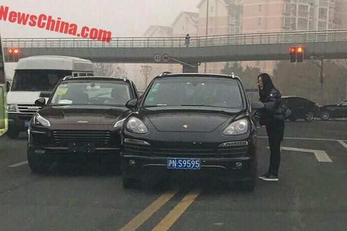 Атака клонов: в Шанхае Zotye SR9 столкнулся с настоящим Porsche
