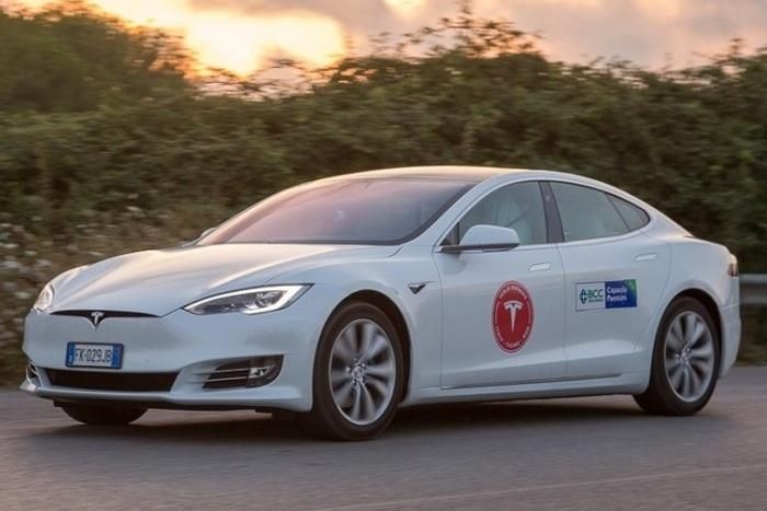 Tesla Model S более 1000 км без подзарядки